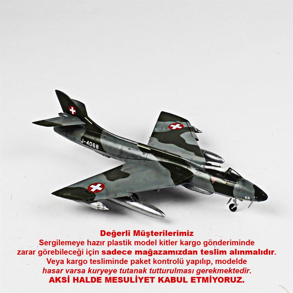 QD052 1/72 Hawker Hunter Sergilemeye Hazır Plastik Uçak Modeli