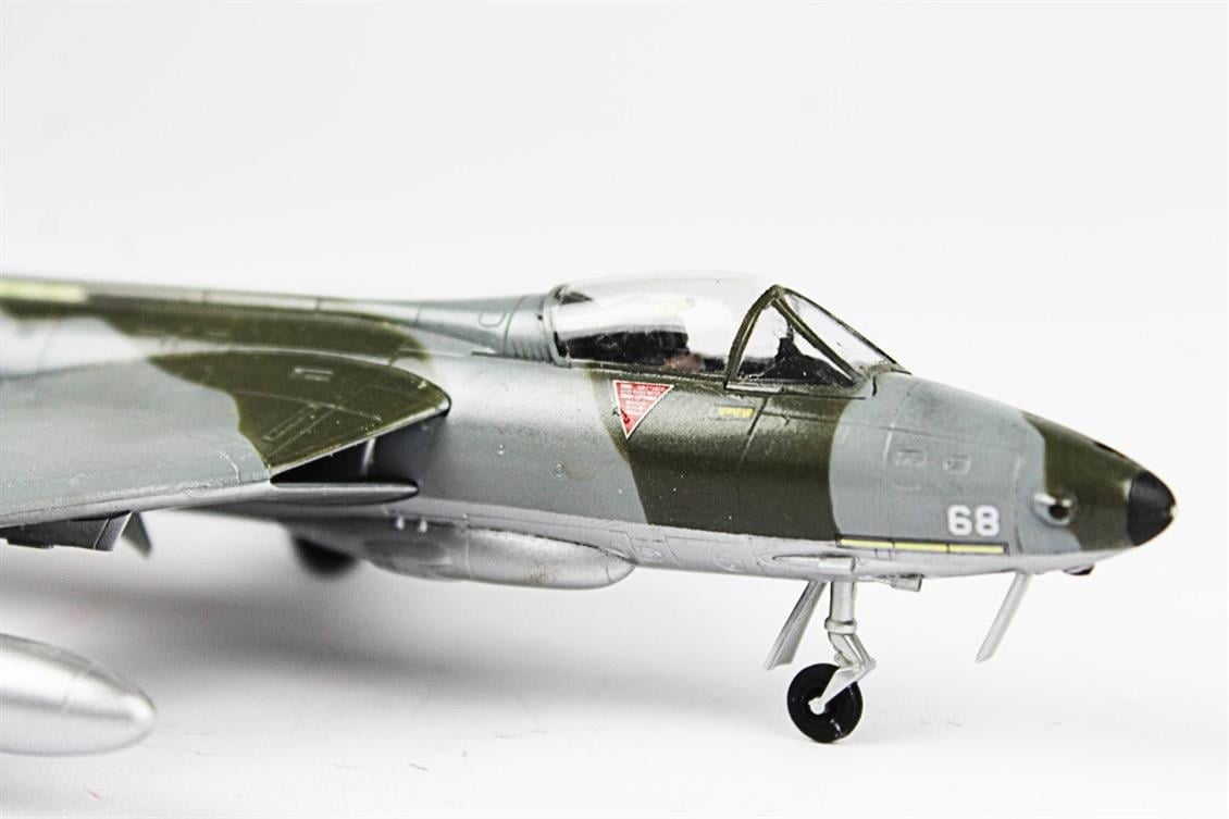QD052 1/72 Hawker Hunter Sergilemeye Hazır Plastik Uçak Modeli