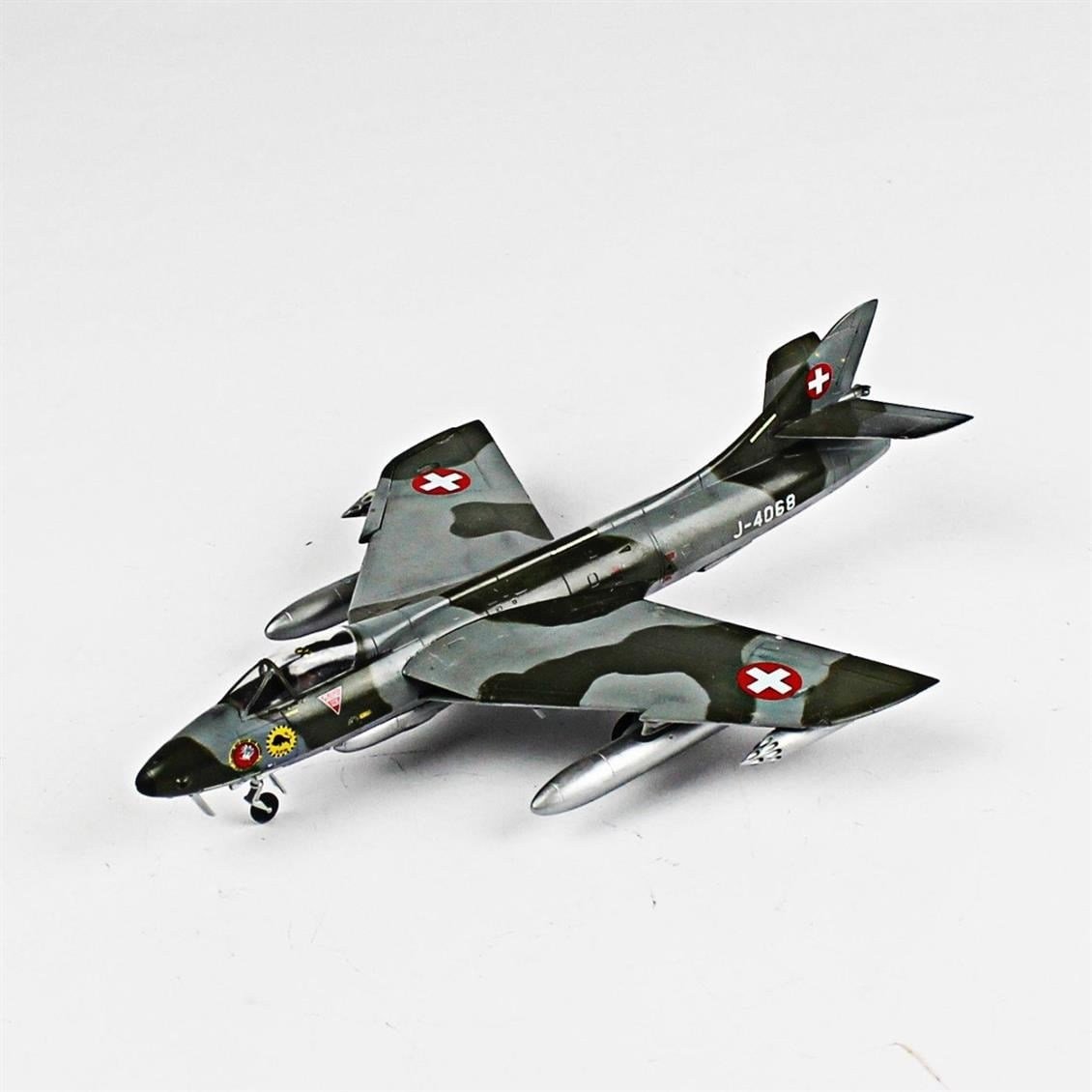 QD052 1/72 Hawker Hunter Sergilemeye Hazır Plastik Uçak Modeli