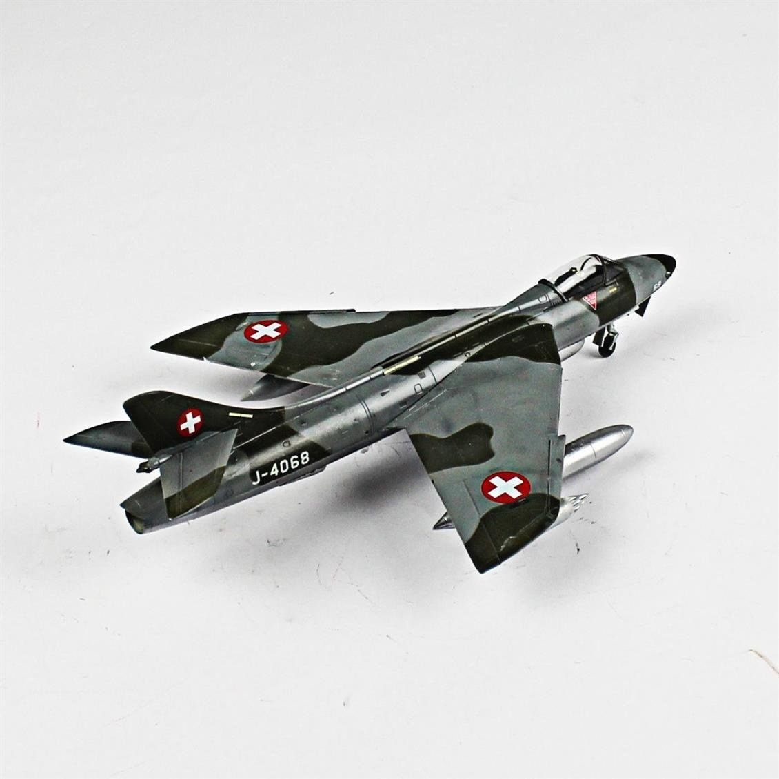 QD052 1/72 Hawker Hunter Sergilemeye Hazır Plastik Uçak Modeli