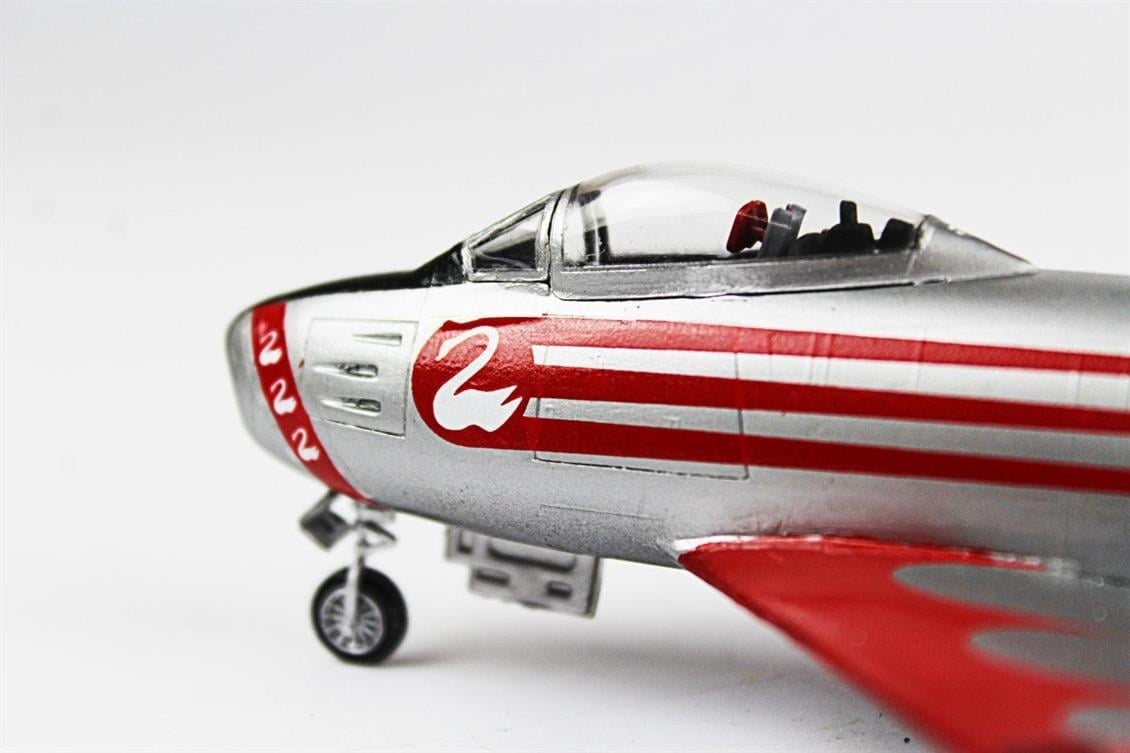 QD053  1/72 F-86E Sabre Sergilemeye Hazır Plastik Uçak Modeli