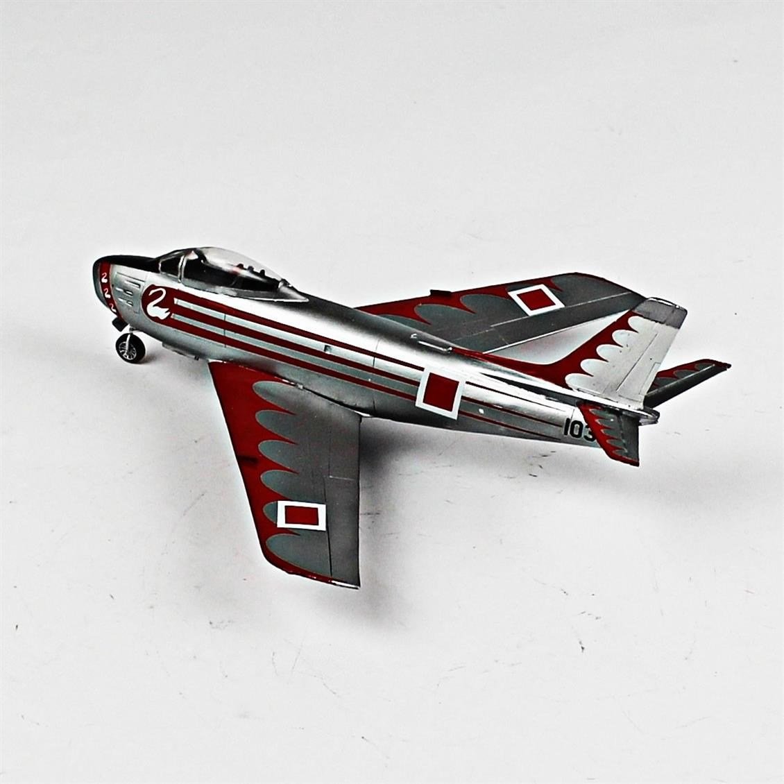 QD053  1/72 F-86E Sabre Sergilemeye Hazır Plastik Uçak Modeli
