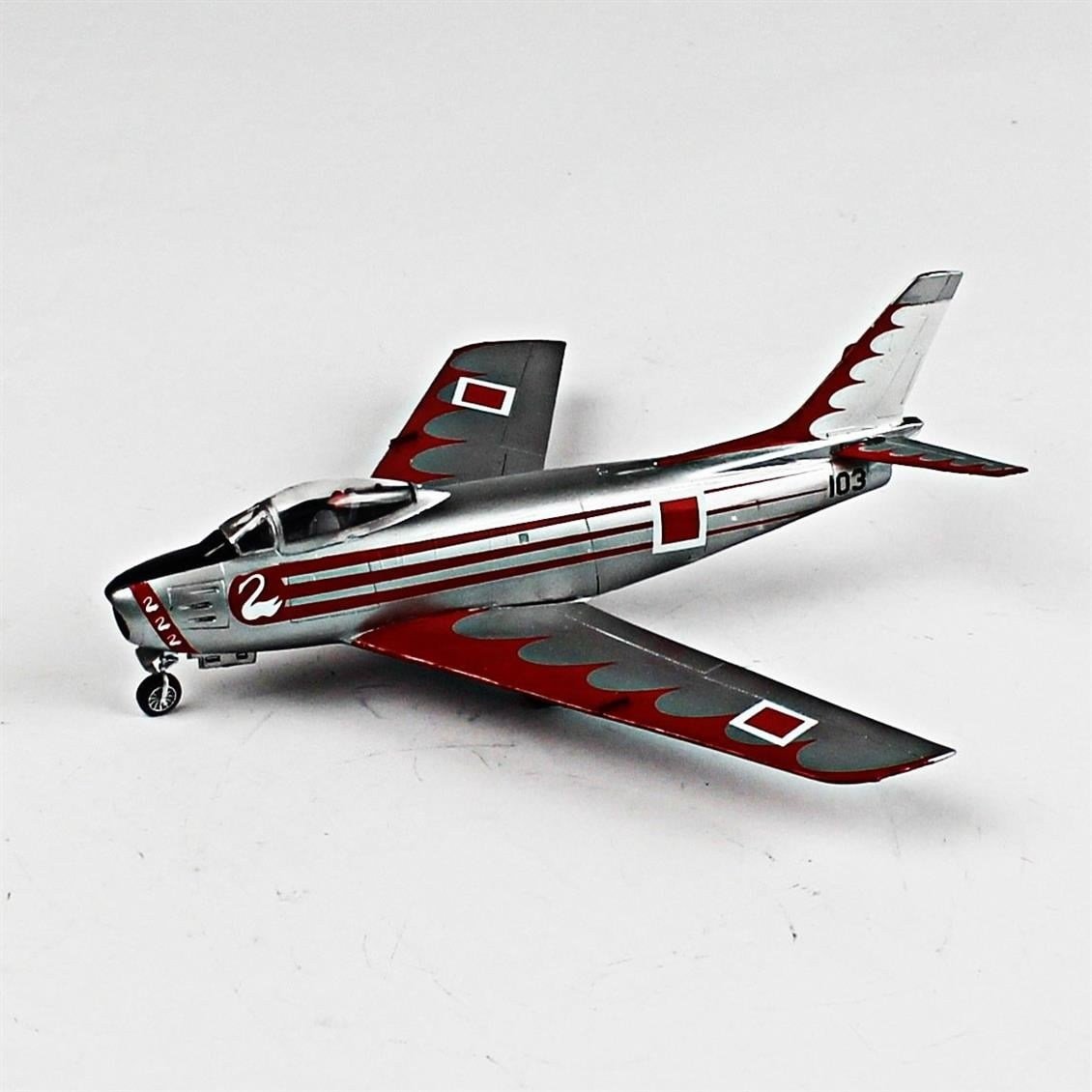 QD053  1/72 F-86E Sabre Sergilemeye Hazır Plastik Uçak Modeli