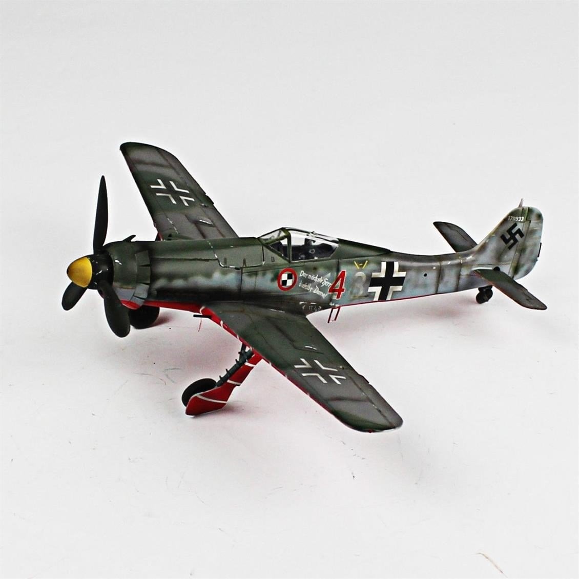 QD055 1/48 Focke-Wulf 190 D Sergilemeye Hazır Plastik Uçak Modeli