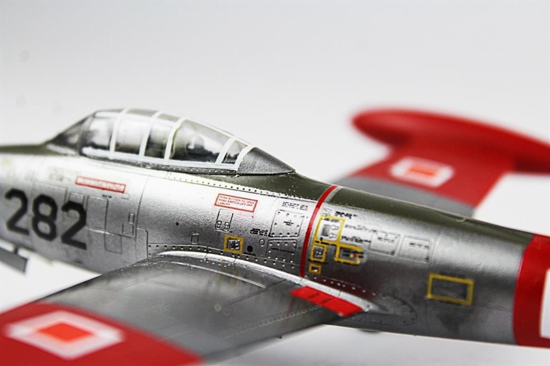 QD056 1/72 F-84G Thunderjet Sergilemeye Hazır Plastik Uçak Modeli