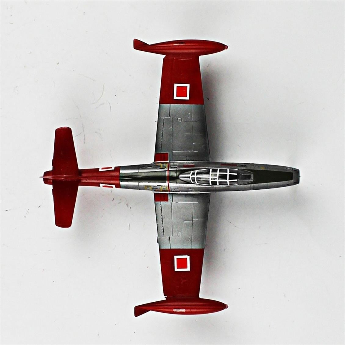 QD056 1/72 F-84G Thunderjet Sergilemeye Hazır Plastik Uçak Modeli
