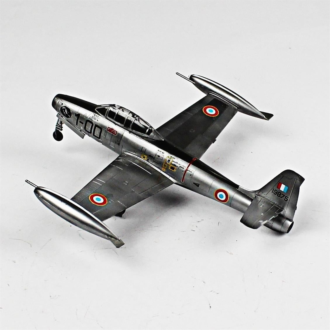 QD058 1/72 F-84G Thunderjet Sergilemeye Hazır Plastik Uçak Modeli