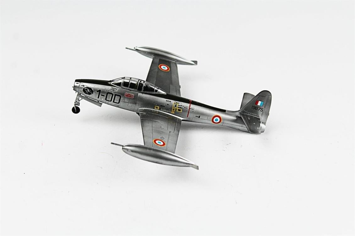 QD058 1/72 F-84G Thunderjet Sergilemeye Hazır Plastik Uçak Modeli
