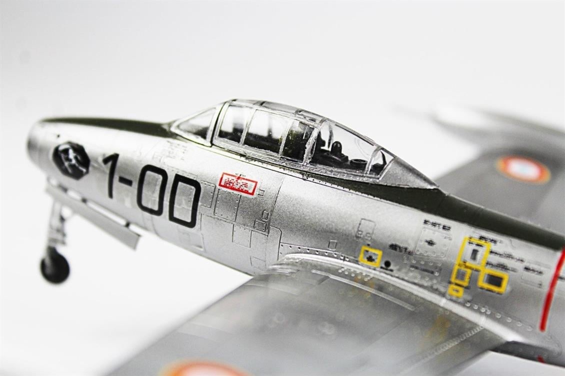 QD058 1/72 F-84G Thunderjet Sergilemeye Hazır Plastik Uçak Modeli