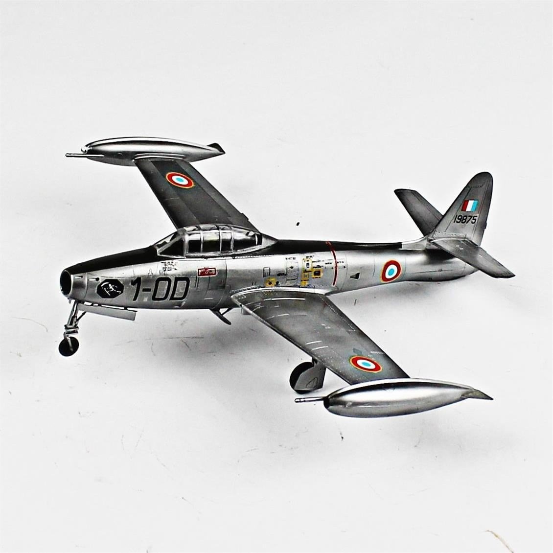 QD058 1/72 F-84G Thunderjet Sergilemeye Hazır Plastik Uçak Modeli