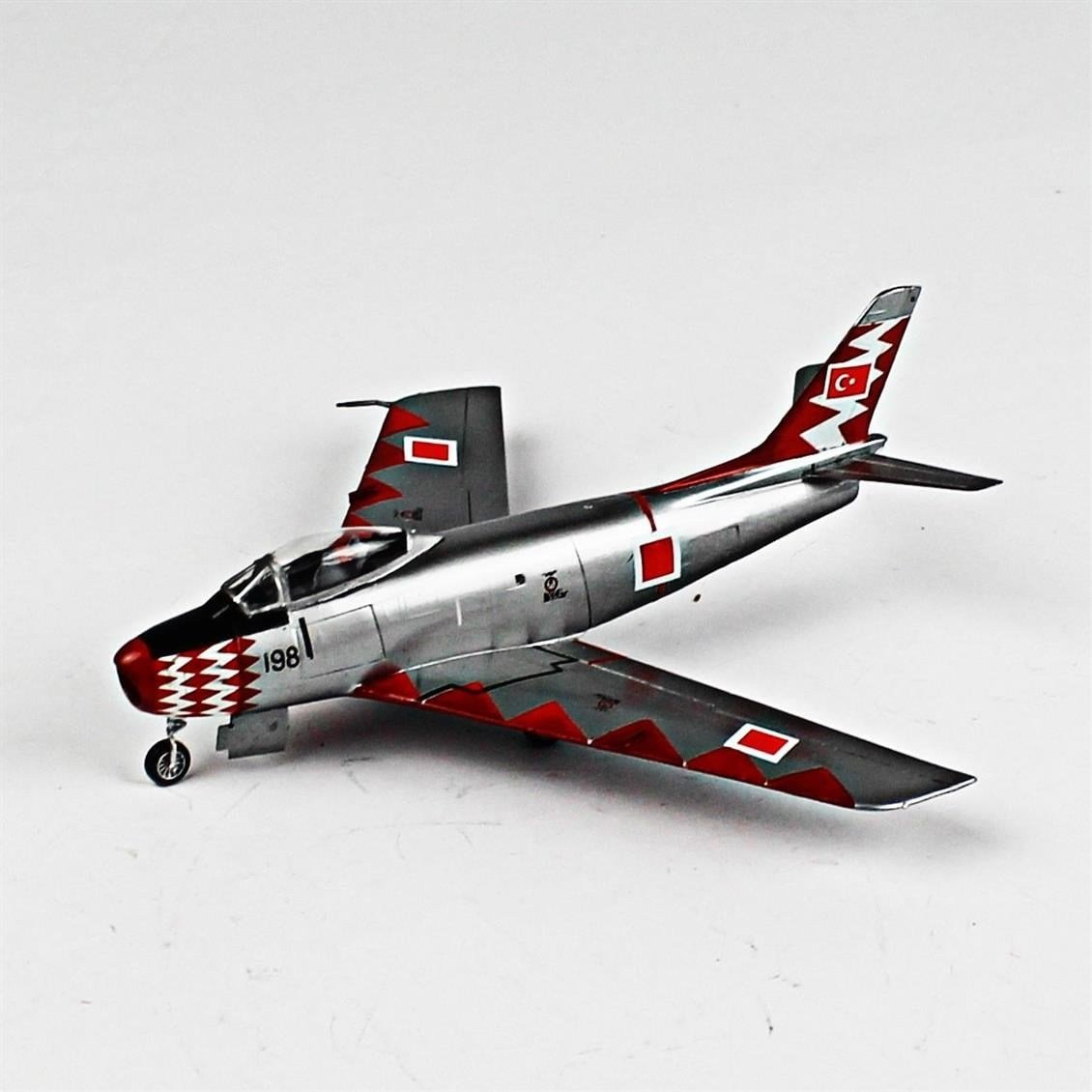QD059 1/72 F-86E Sabre Sergilemeye Hazır Plastik Uçak Modeli