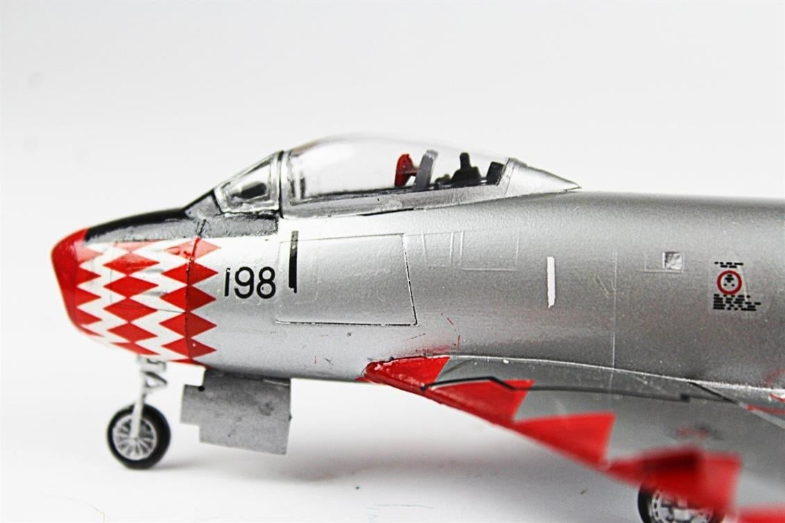 QD059 1/72 F-86E Sabre Sergilemeye Hazır Plastik Uçak Modeli