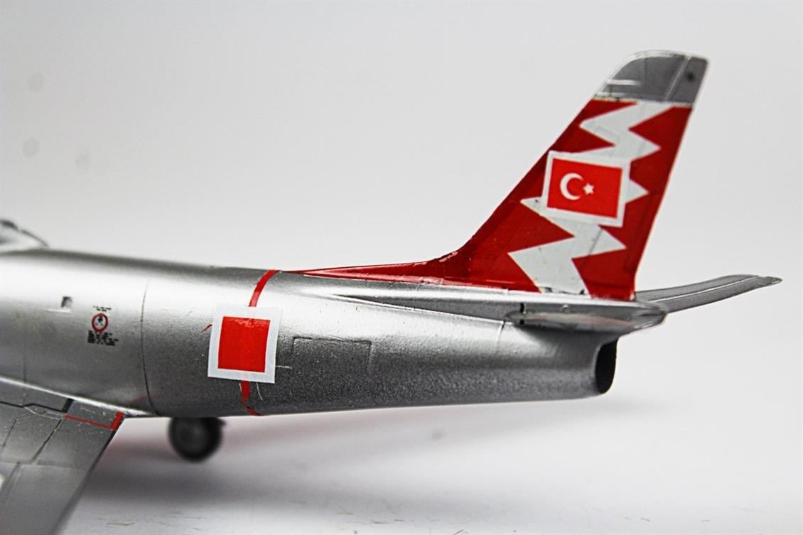 QD059 1/72 F-86E Sabre Sergilemeye Hazır Plastik Uçak Modeli