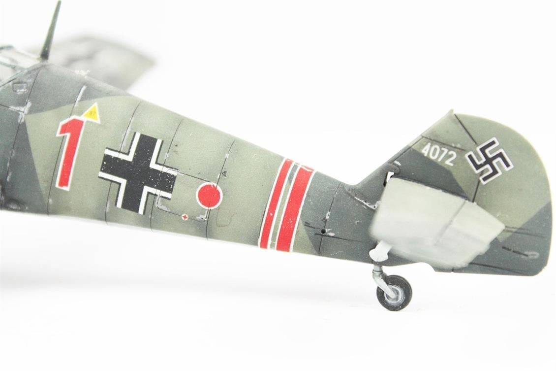QD060 1/48 Messerschmitt Bf 109 E-3 Sergilemeye Hazır Plastik Uçak Modeli