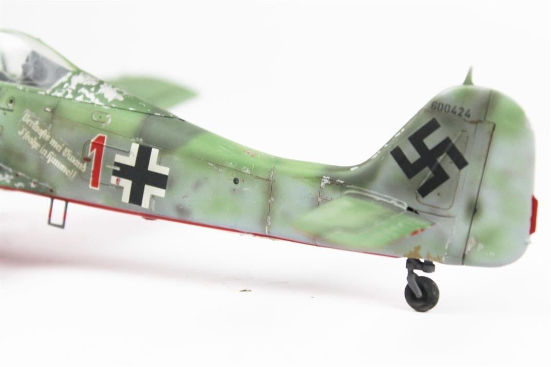 QD061 1/48 Focke-Wulf 190 D Sergilemeye Hazır Plastik Uçak Modeli