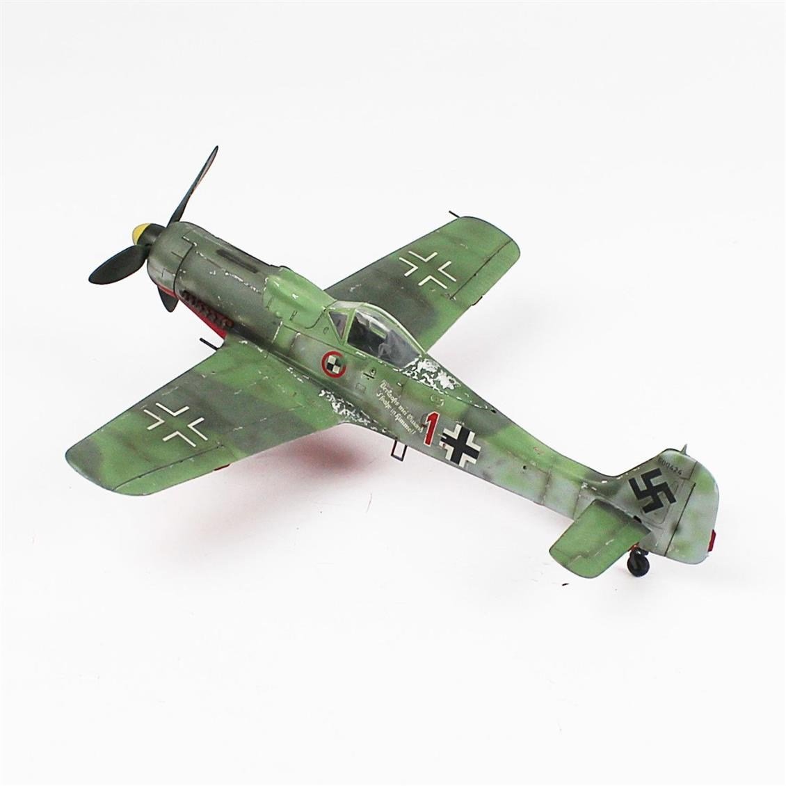 QD061 1/48 Focke-Wulf 190 D Sergilemeye Hazır Plastik Uçak Modeli