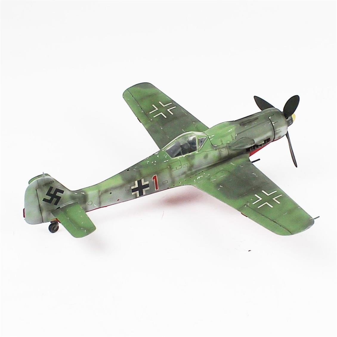 QD061 1/48 Focke-Wulf 190 D Sergilemeye Hazır Plastik Uçak Modeli