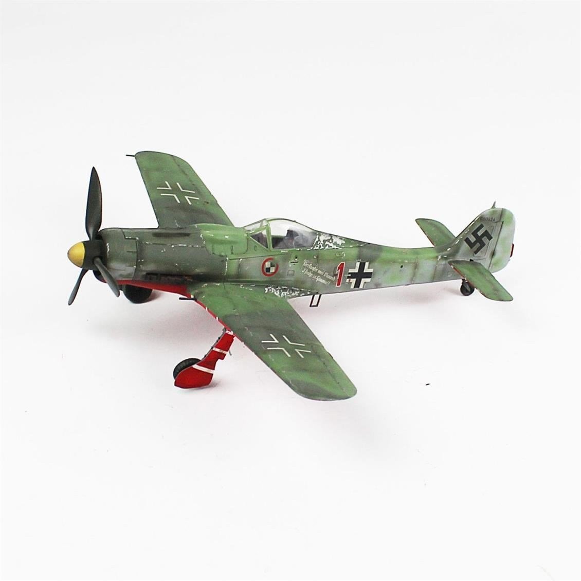 QD061 1/48 Focke-Wulf 190 D Sergilemeye Hazır Plastik Uçak Modeli
