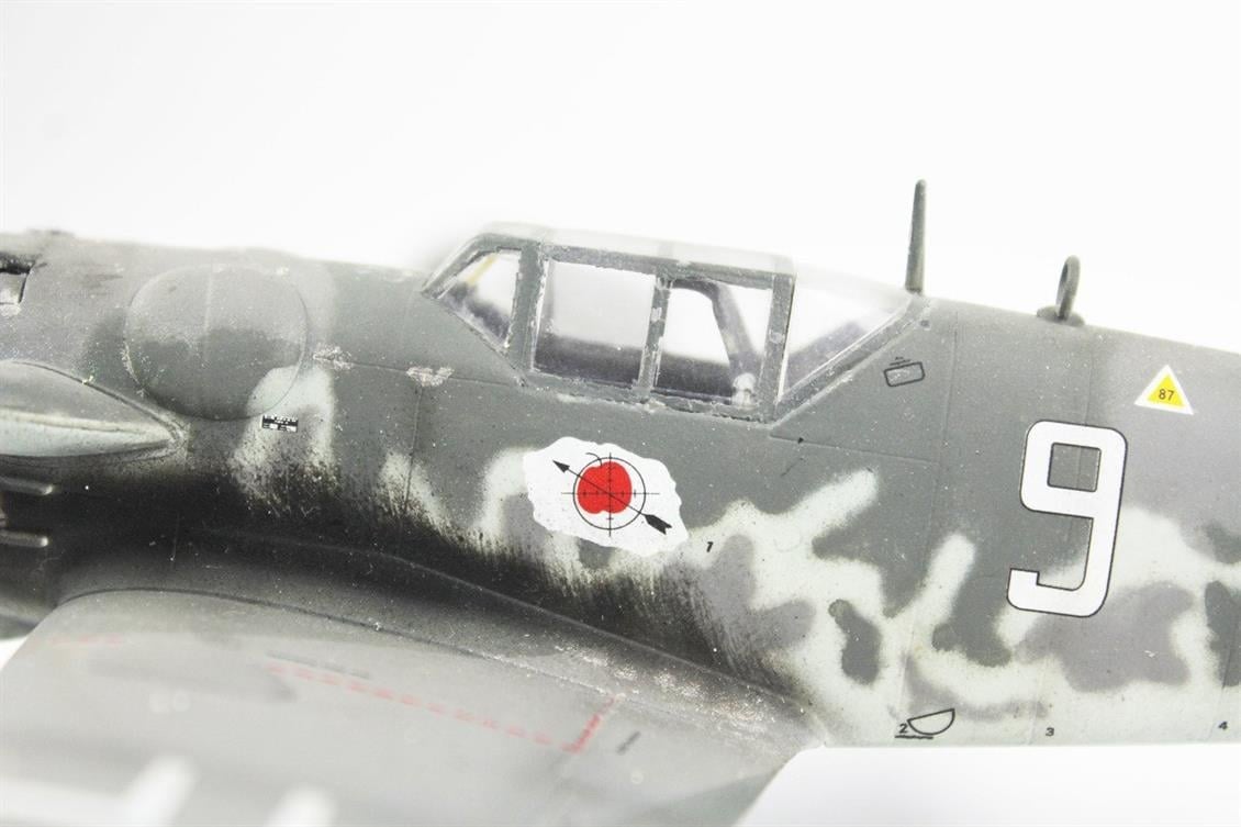 QD062 1/48 Messerschmitt Bf 109 G-6 Sergilemeye Hazır Plastik Uçak Modeli