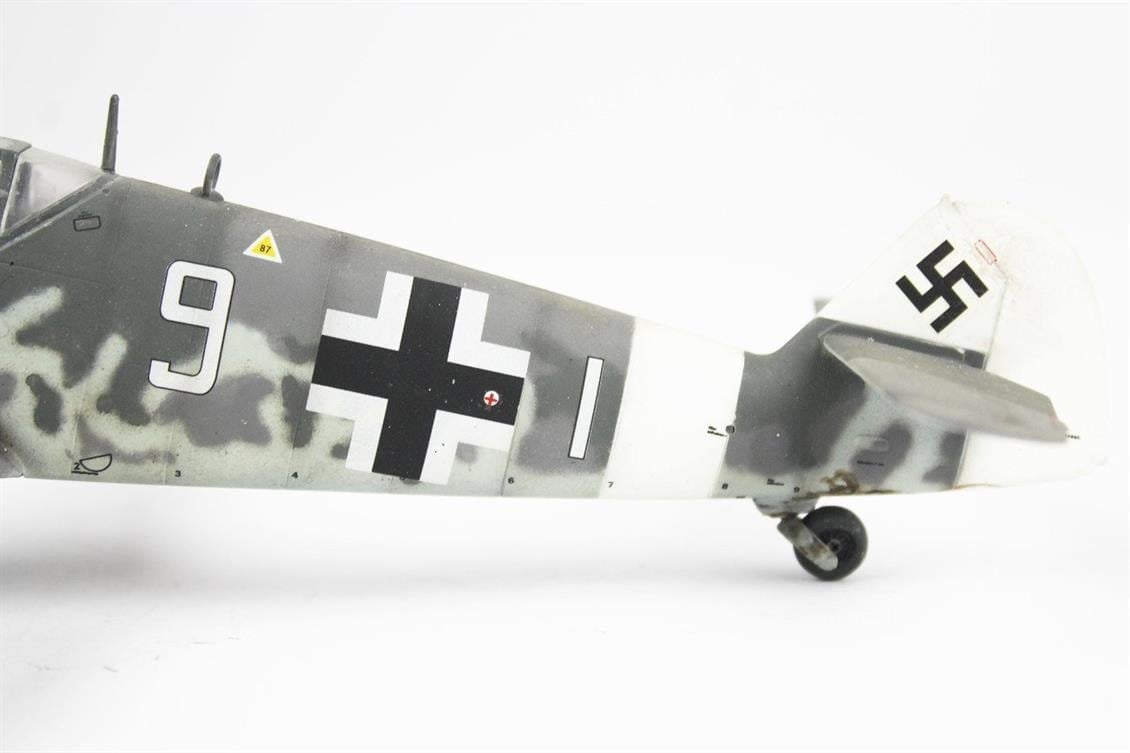 QD062 1/48 Messerschmitt Bf 109 G-6 Sergilemeye Hazır Plastik Uçak Modeli