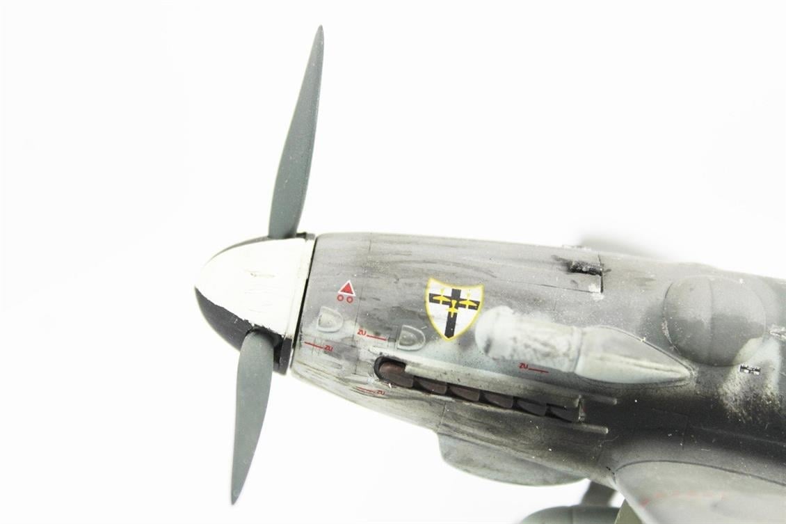 QD062 1/48 Messerschmitt Bf 109 G-6 Sergilemeye Hazır Plastik Uçak Modeli