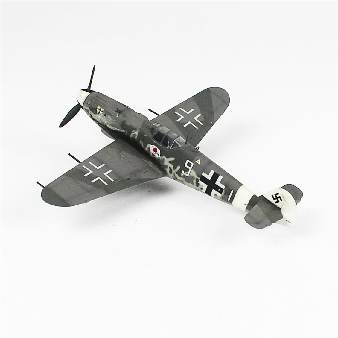 QD062 1/48 Messerschmitt Bf 109 G-6 Sergilemeye Hazır Plastik Uçak Modeli