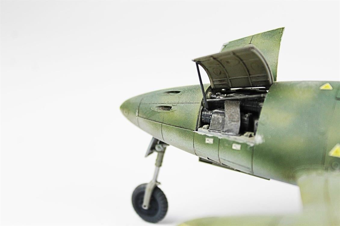 QD063 1/48 Messerschmitt Bf 262 Sergilemeye Hazır Plastik Uçak Modeli