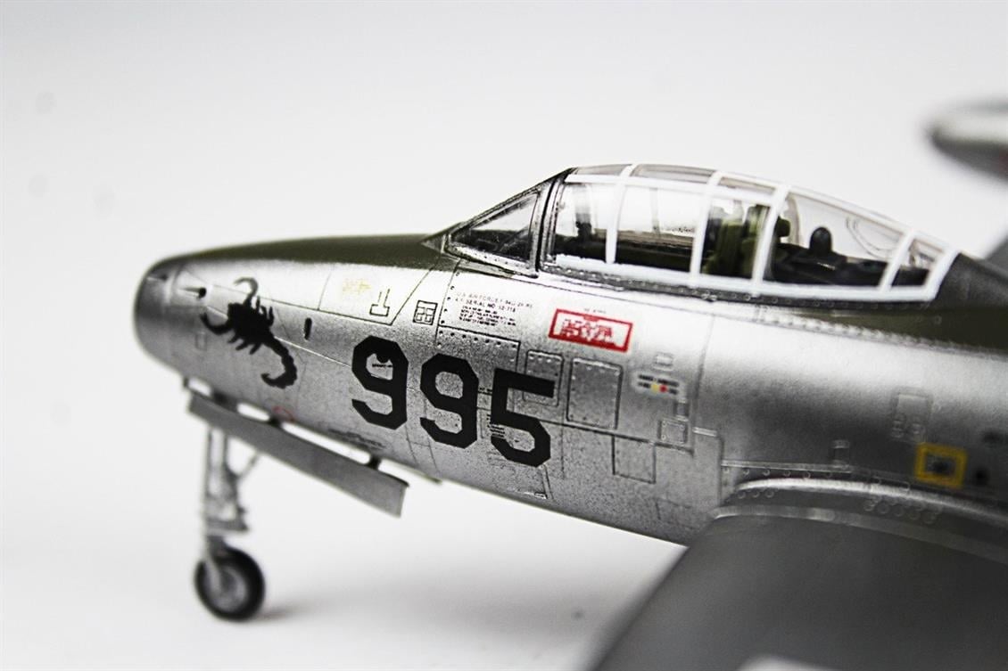 QD064 1/72 F-84G Thunderjet Sergilemeye Hazır Plastik Uçak Modeli