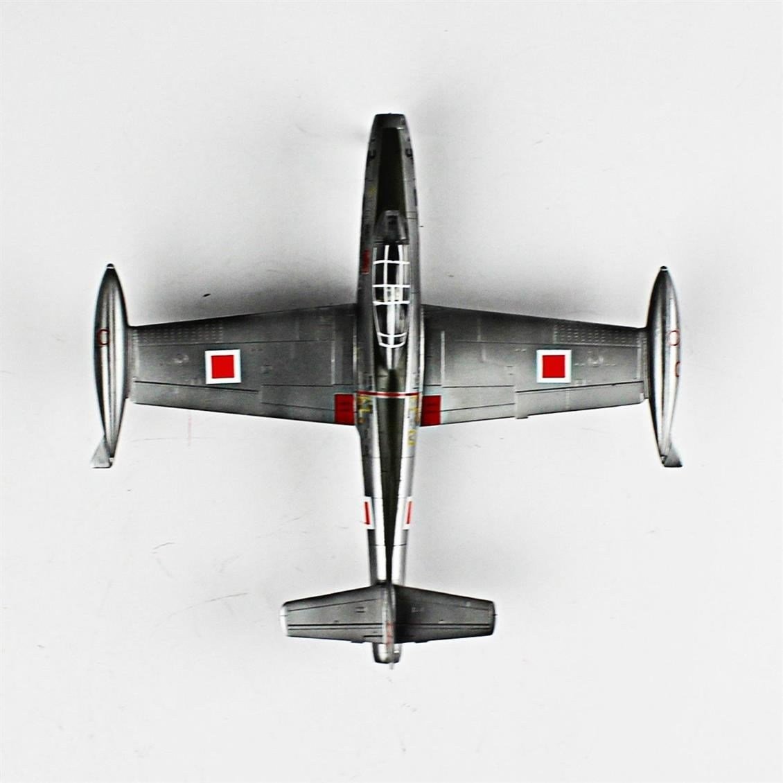 QD064 1/72 F-84G Thunderjet Sergilemeye Hazır Plastik Uçak Modeli