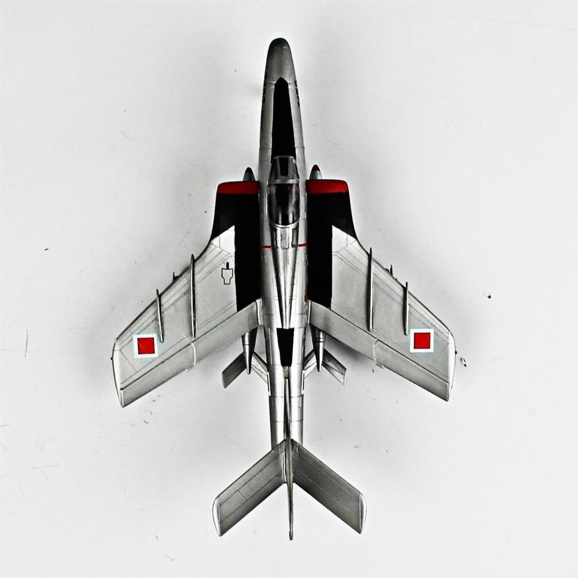 QD065 1/72 RF-84F Thunderflash Sergilemeye Hazır Plastik Uçak Modeli