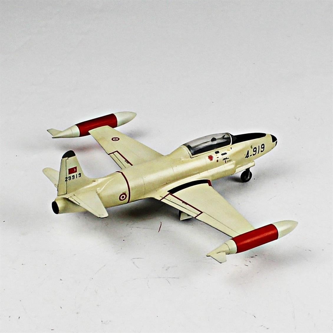 QD066 1/72 T-33A Shooting Star Sergilemeye Hazır Plastik Uçak Modeli