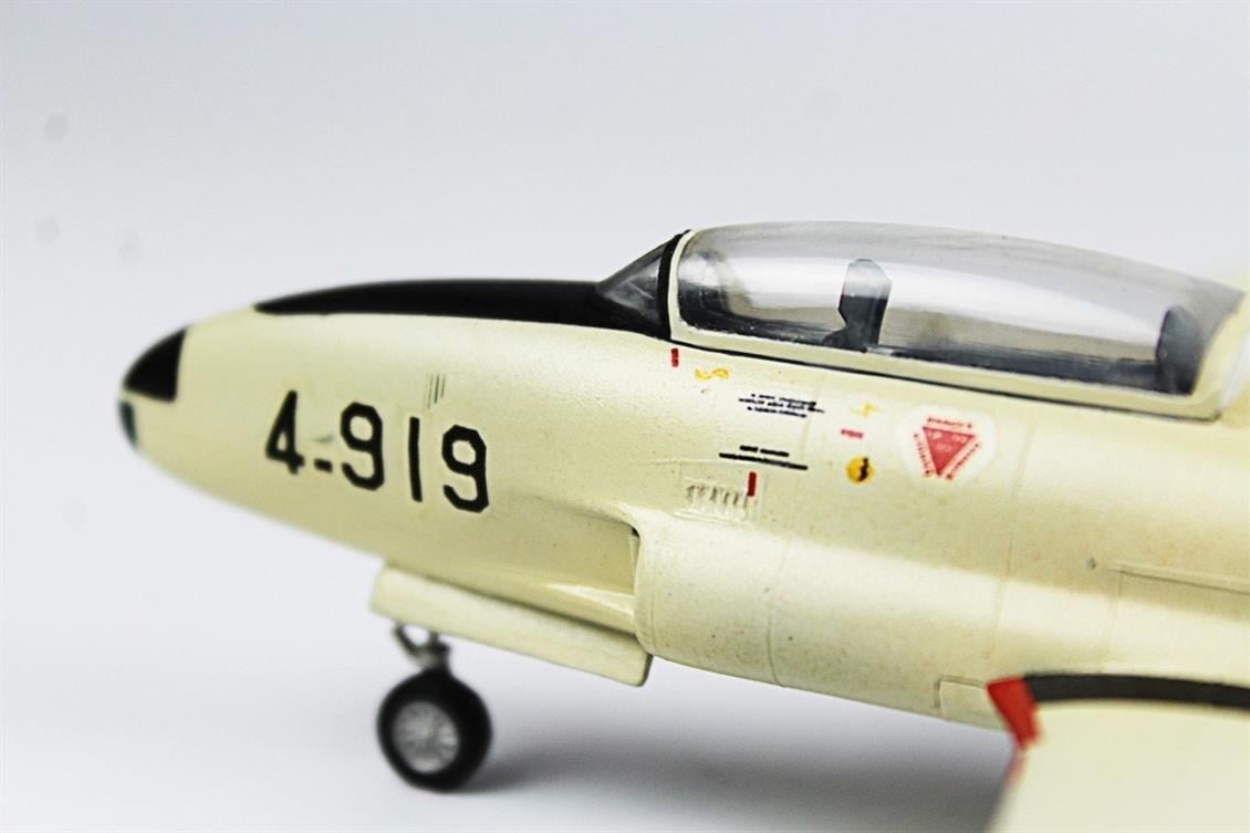 QD066 1/72 T-33A Shooting Star Sergilemeye Hazır Plastik Uçak Modeli