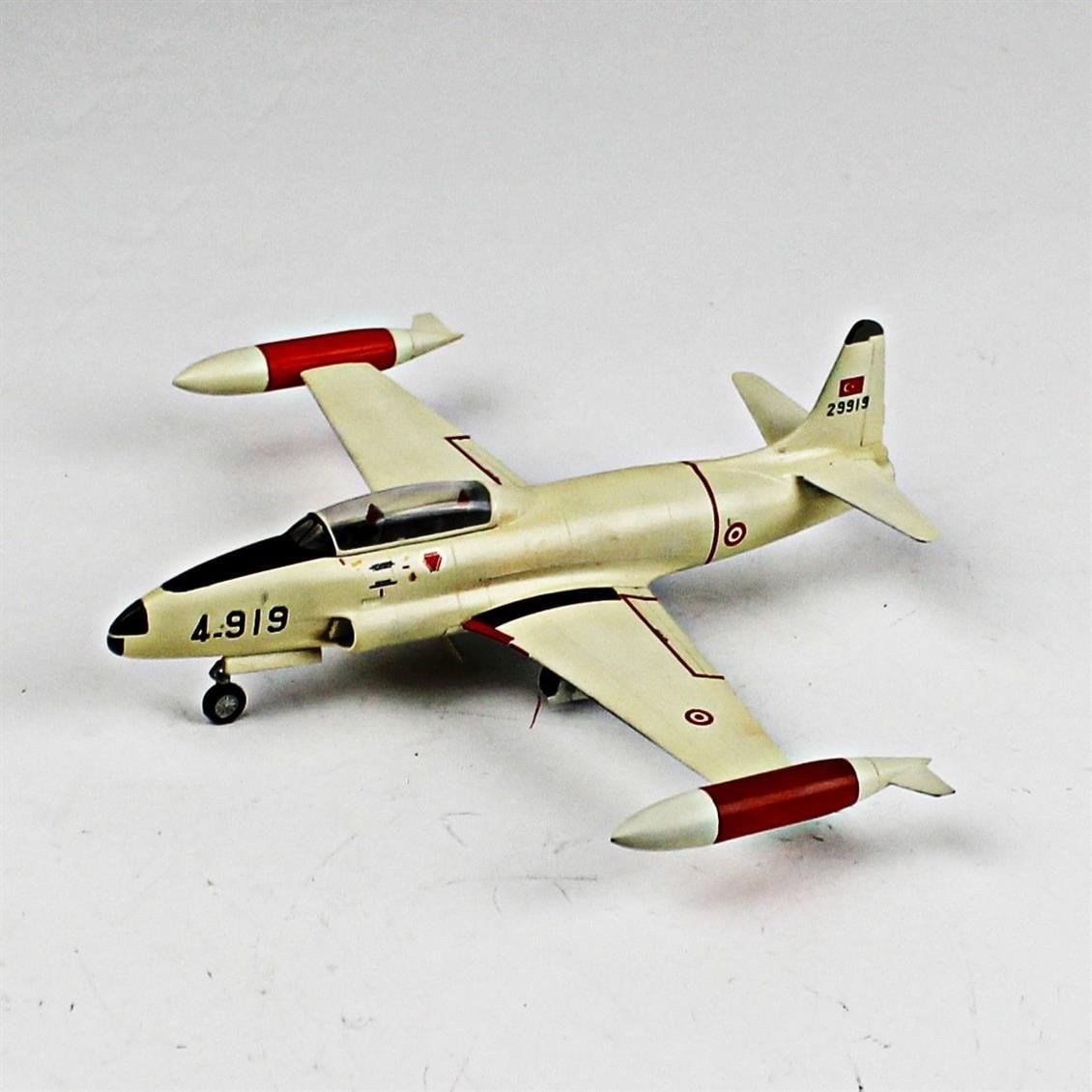 QD066 1/72 T-33A Shooting Star Sergilemeye Hazır Plastik Uçak Modeli