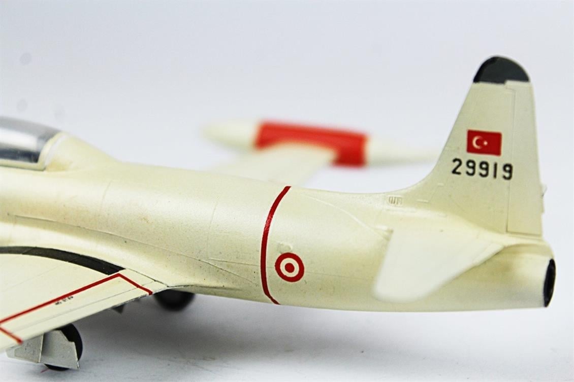 QD066 1/72 T-33A Shooting Star Sergilemeye Hazır Plastik Uçak Modeli