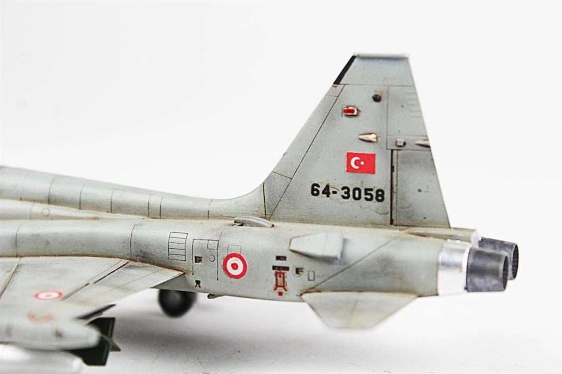 QD067 1/72 F-5N Freedom Fighter Sergilemeye Hazır Plastik Uçak Modeli