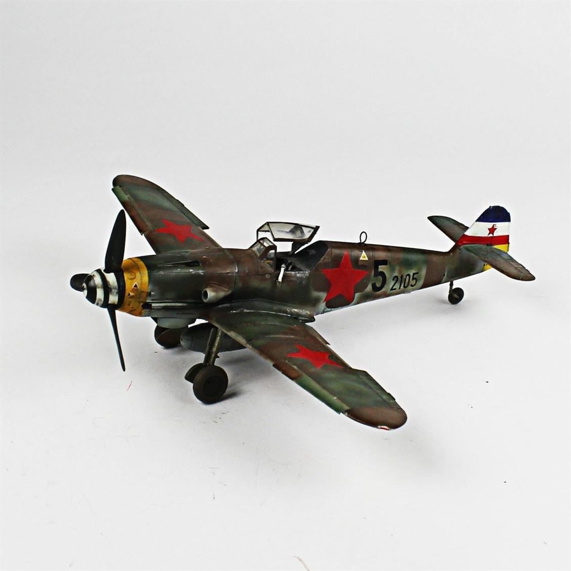 QD071 1/32 Messerschmitt Bf 109 G-10 Sergilemeye Hazır Plastik Uçak Modeli