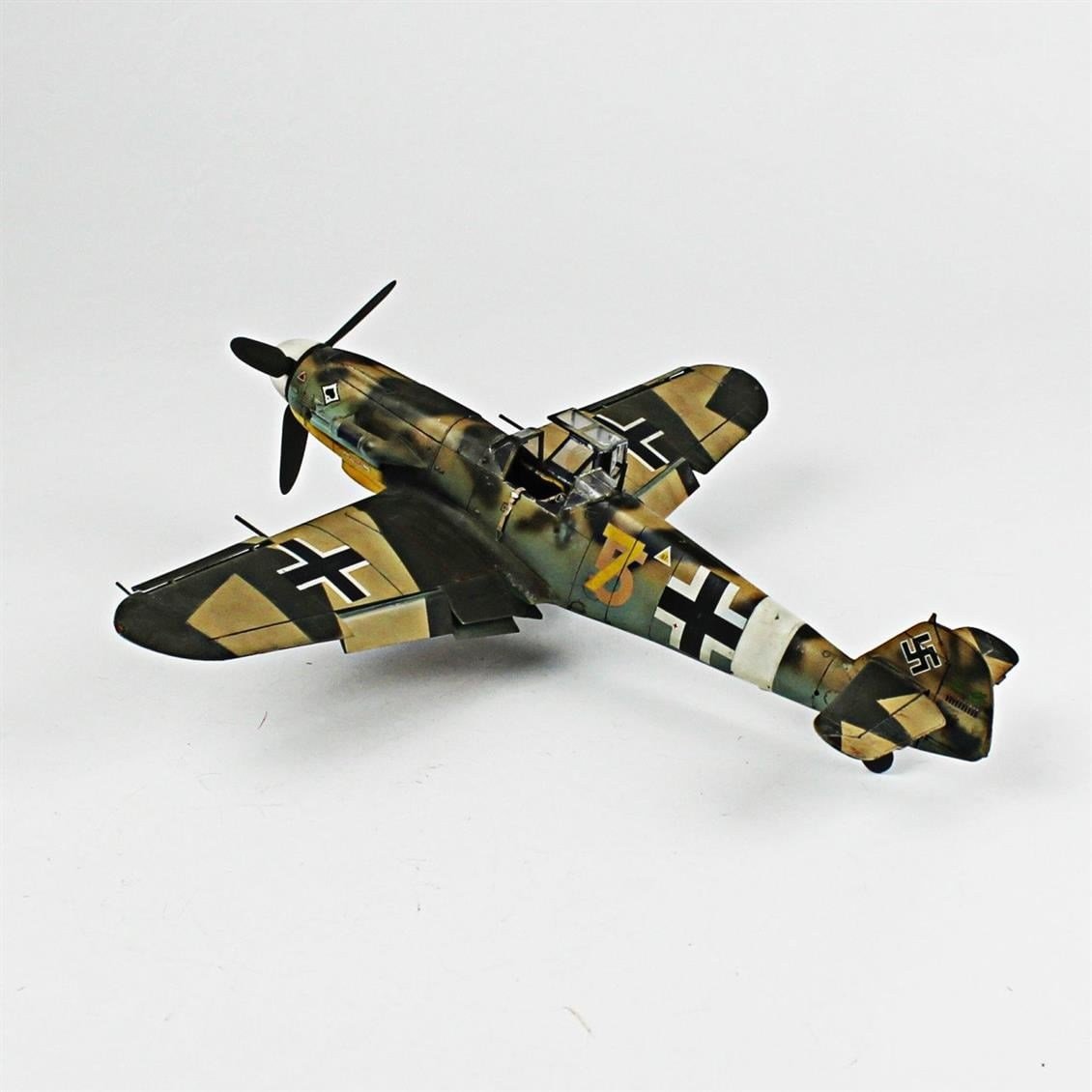 QD073 1/32 BF-109F Sergilemeye Hazır Plastik Uçak Modeli