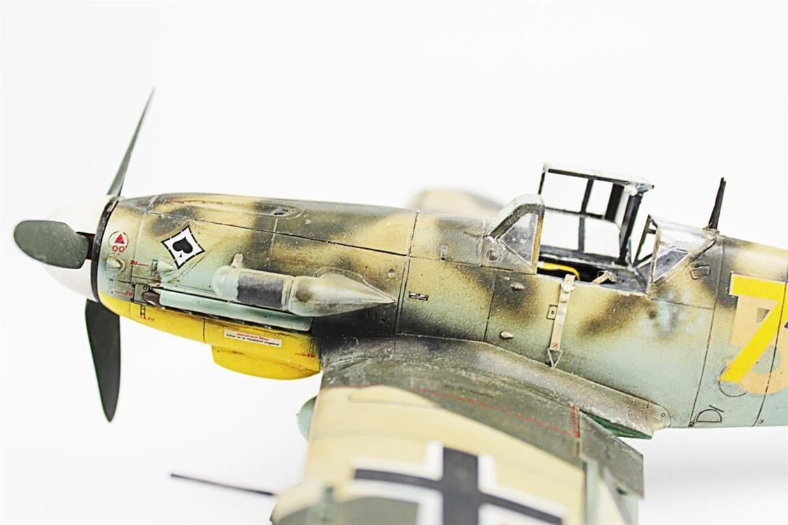 QD073 1/32 BF-109F Sergilemeye Hazır Plastik Uçak Modeli