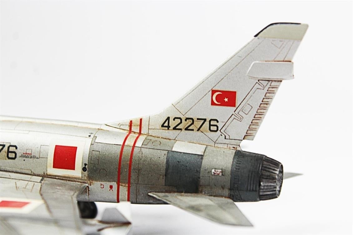 QD074 1/72 F-100D Super Sabre Sergilemeye Hazır Plastik Uçak Modeli