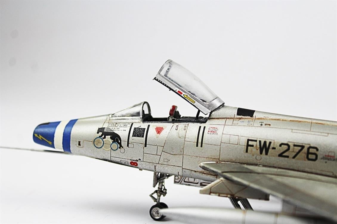 QD074 1/72 F-100D Super Sabre Sergilemeye Hazır Plastik Uçak Modeli