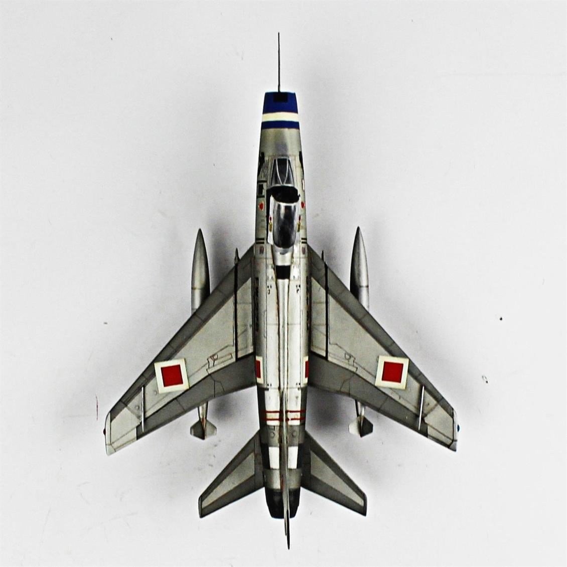 QD074 1/72 F-100D Super Sabre Sergilemeye Hazır Plastik Uçak Modeli