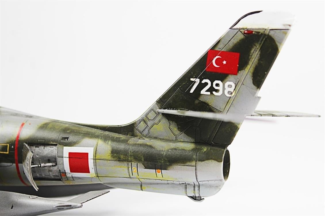 QD075  1/48 RF-84F Thunderflash Sergilemeye Hazır Plastik Uçak Modeli