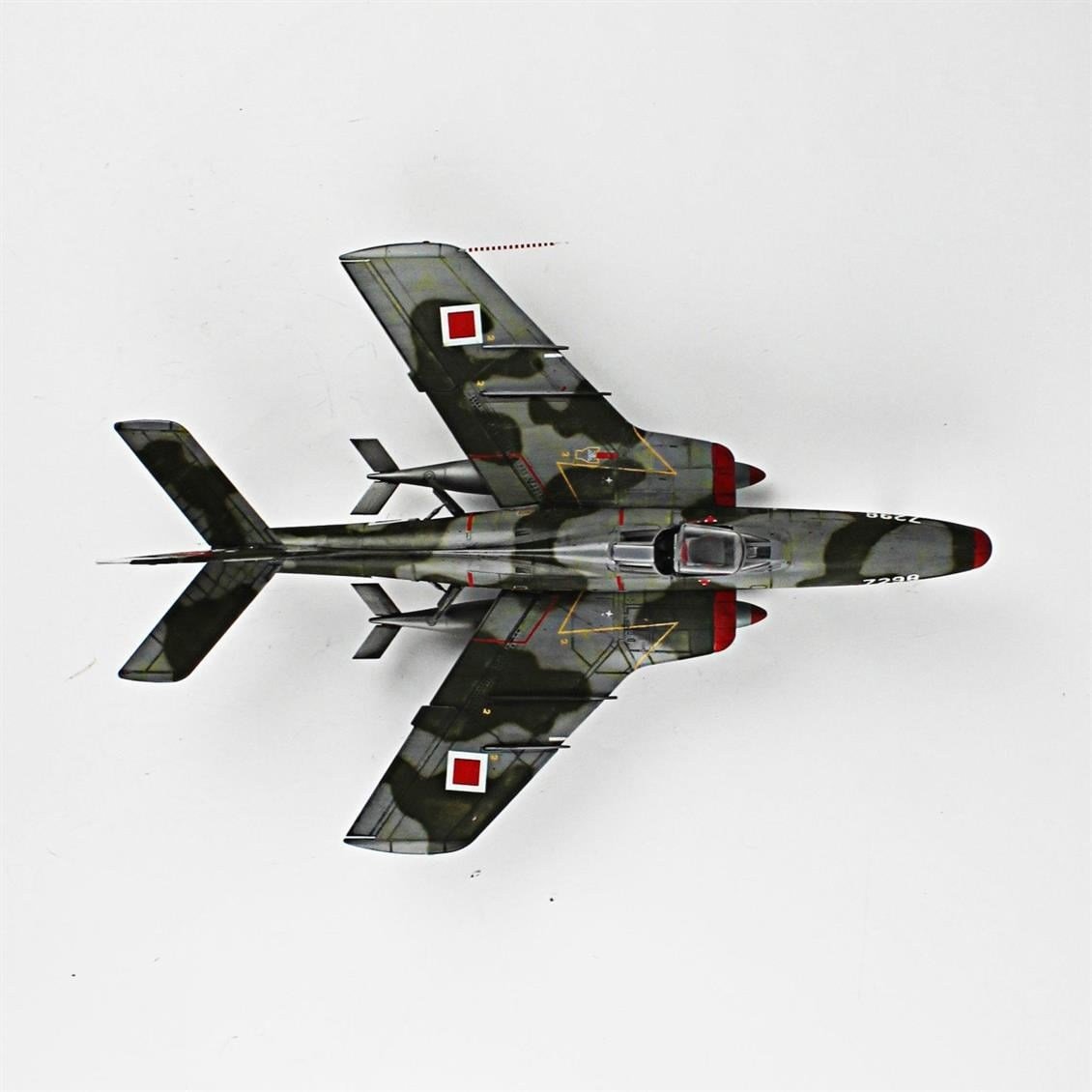 QD075  1/48 RF-84F Thunderflash Sergilemeye Hazır Plastik Uçak Modeli