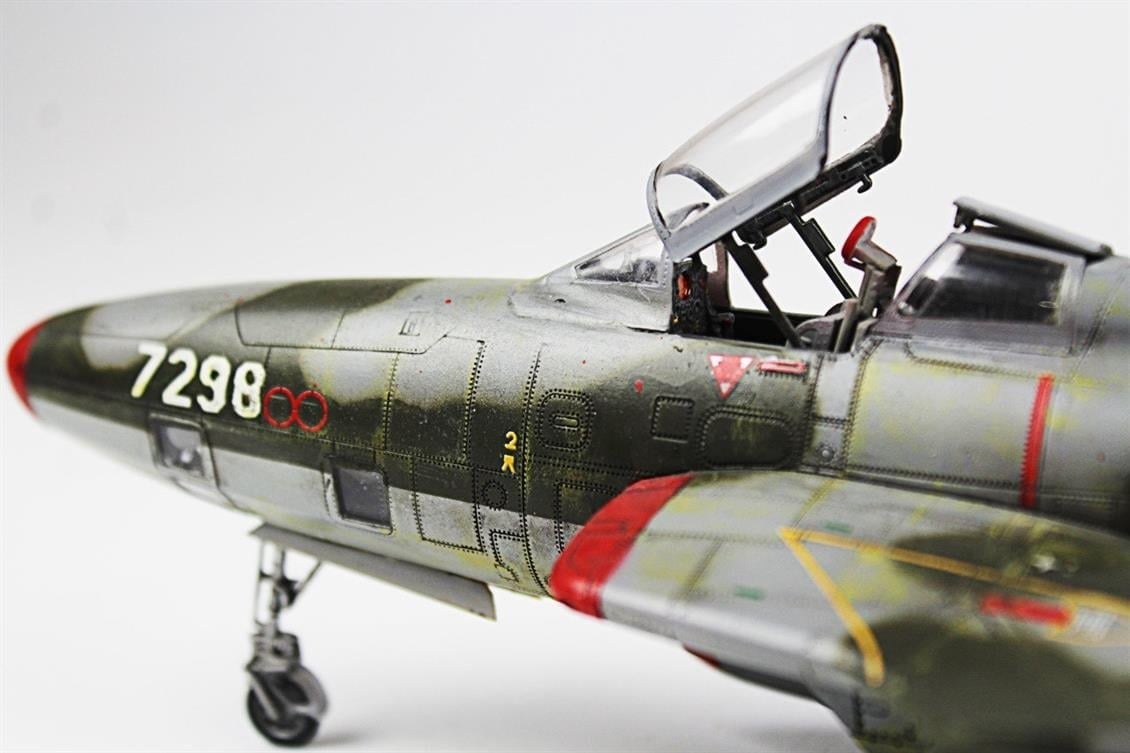 QD075  1/48 RF-84F Thunderflash Sergilemeye Hazır Plastik Uçak Modeli