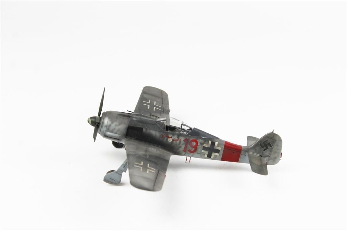 QD076 1/48 Focke-Wulf 190 A-6 Sergilemeye Hazır Plastik Uçak Modeli