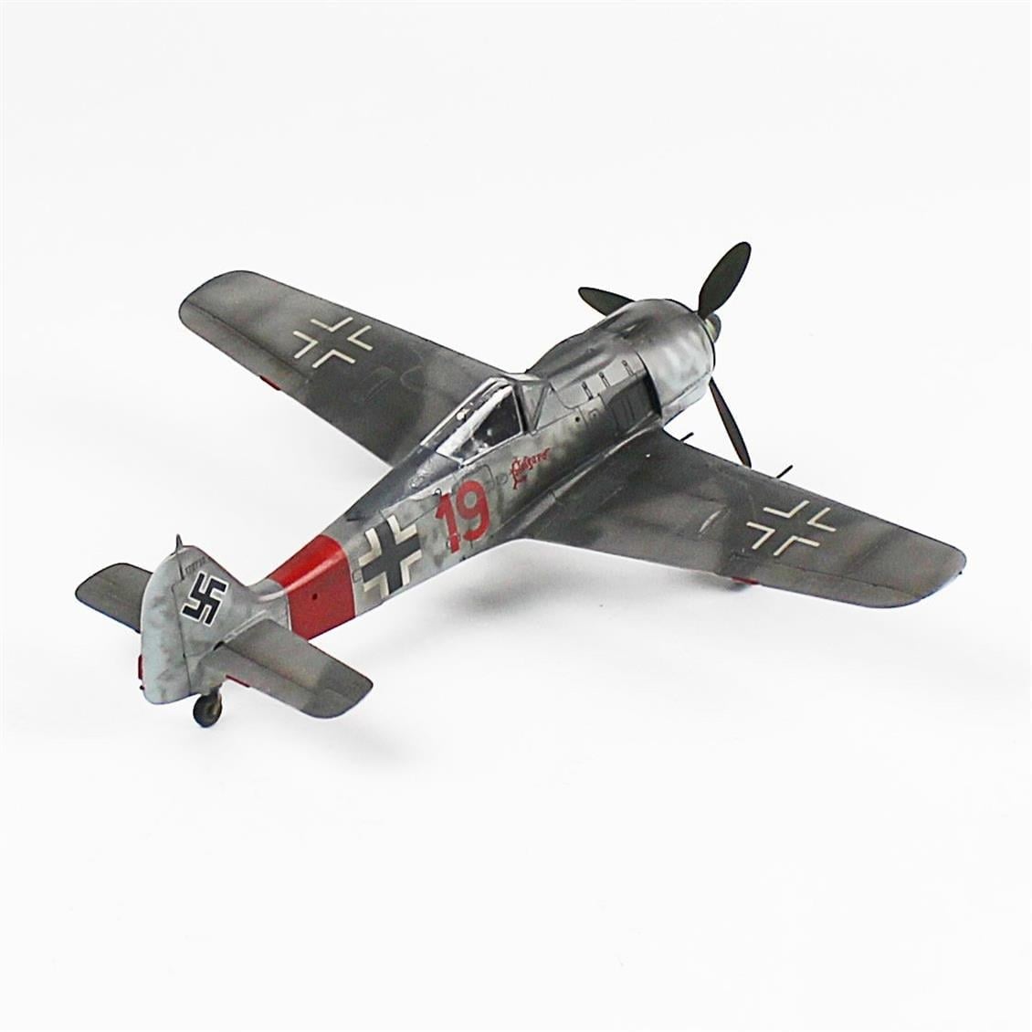 QD076 1/48 Focke-Wulf 190 A-6 Sergilemeye Hazır Plastik Uçak Modeli