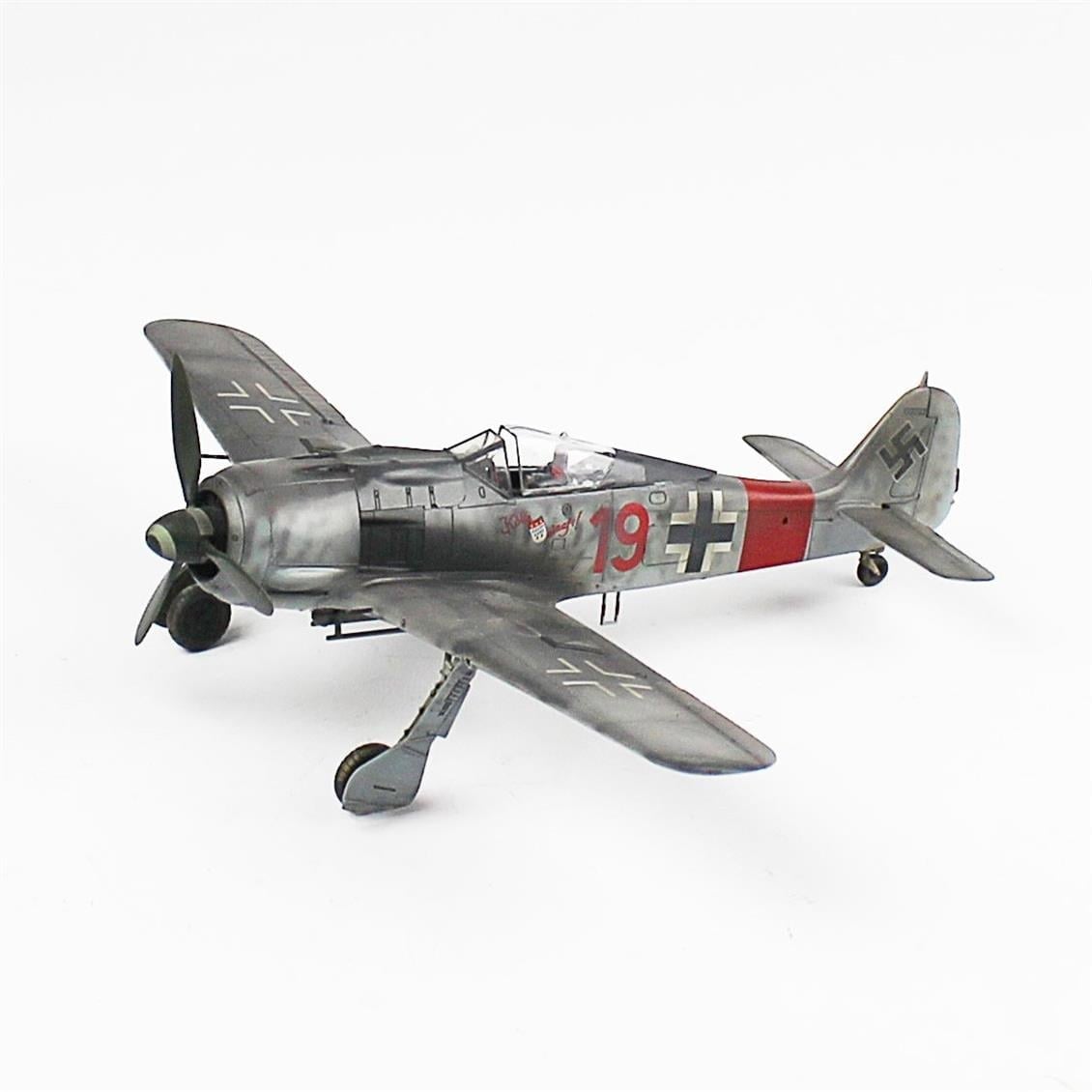 QD076 1/48 Focke-Wulf 190 A-6 Sergilemeye Hazır Plastik Uçak Modeli