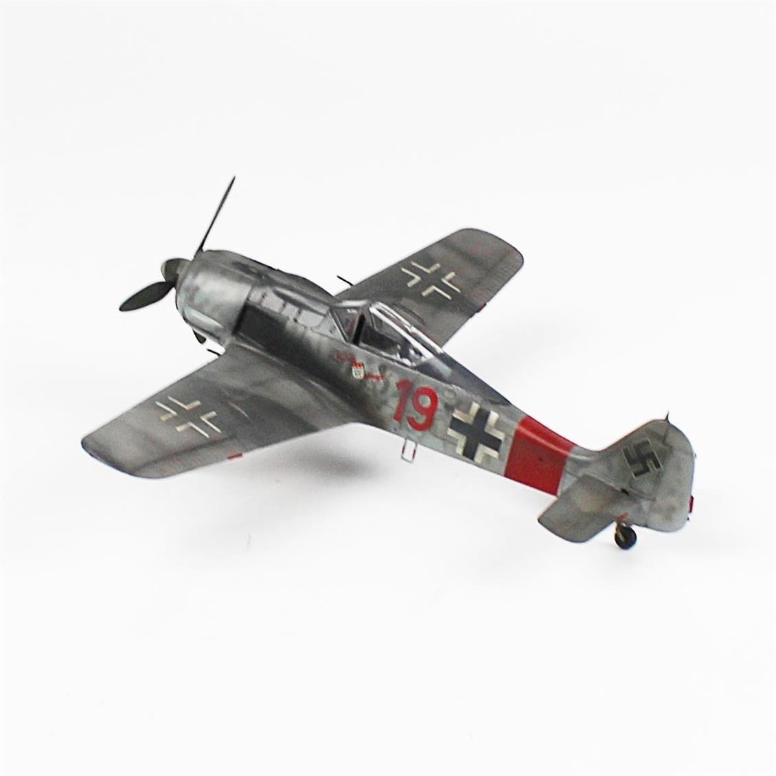 QD076 1/48 Focke-Wulf 190 A-6 Sergilemeye Hazır Plastik Uçak Modeli