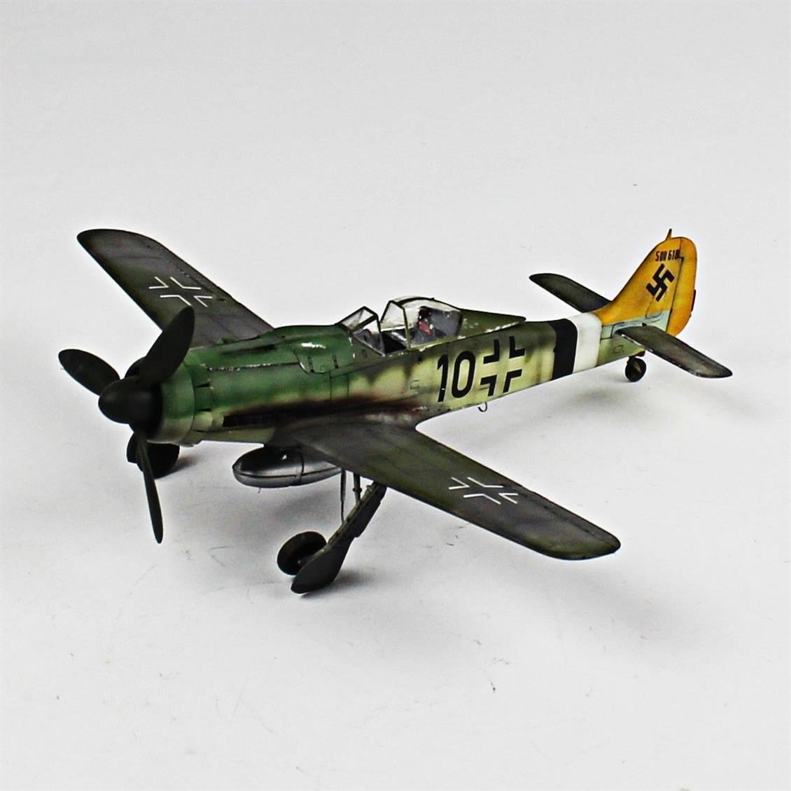 QD077 1/48 Focke-Wulf 190 D-9 Sergilemeye Hazır Plastik Uçak Modeli