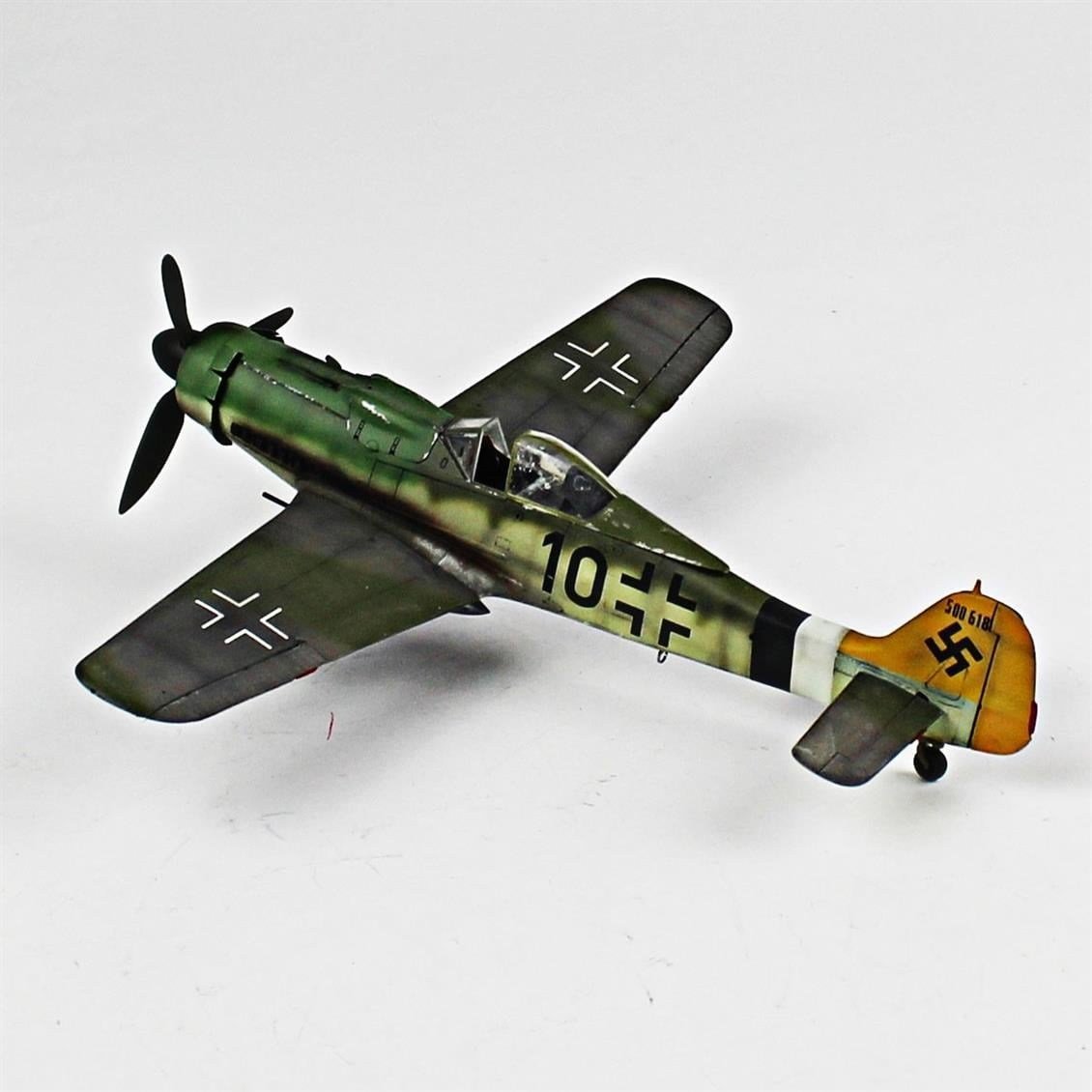 QD077 1/48 Focke-Wulf 190 D-9 Sergilemeye Hazır Plastik Uçak Modeli